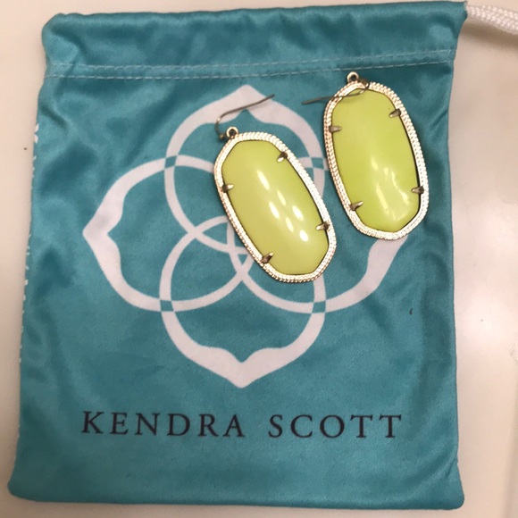 Kendra Scott Jewelry - Kendra Scott Danielle earrings